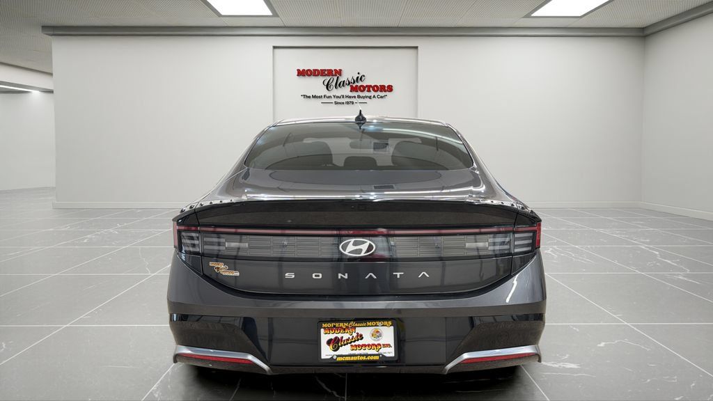 Used 2025 Hyundai Sonata SEL FWD image 4