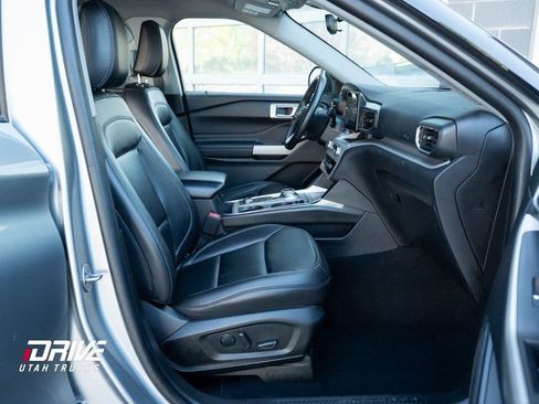 Used 2024 Ford Explorer XLT w/ Equipment Group 202A image 15