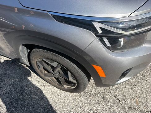 Used 2024 Kia Seltos EX FWD image 9