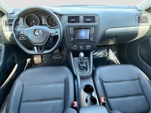 Used 2017 Volkswagen Jetta SE image 14