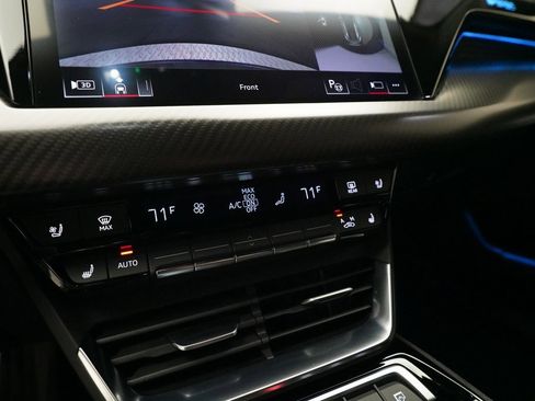 Used 2022 Audi RS e-tron GT image 28