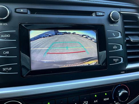 Used 2019 Toyota Highlander LE image 21