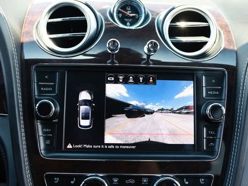 Used 2018 Bentley Bentayga AWD/4WD image 42