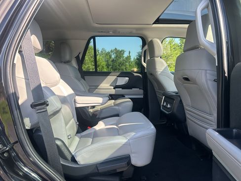 Certified 2025 Ford Expedition Active AWD/4WD image 11