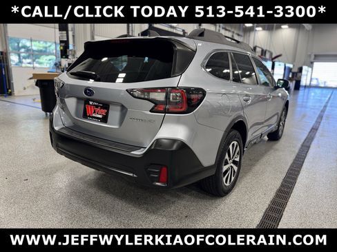 Used 2020 Subaru Outback Premium image 3
