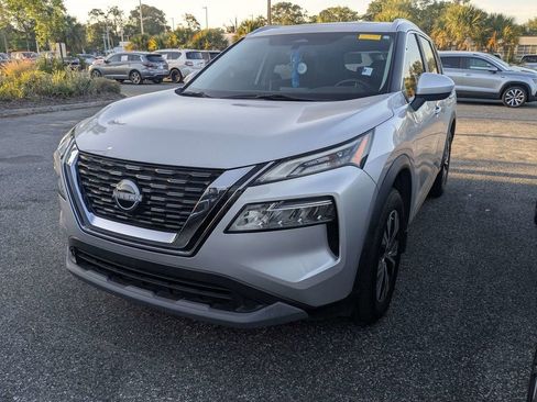 Used 2023 Nissan Rogue SV w/ SV Premium B Package image 3