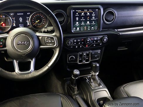 Used 2019 Jeep Wrangler Unlimited Sahara w/ Uconnect 4C Nav & Sound Group AWD/4WD image 16