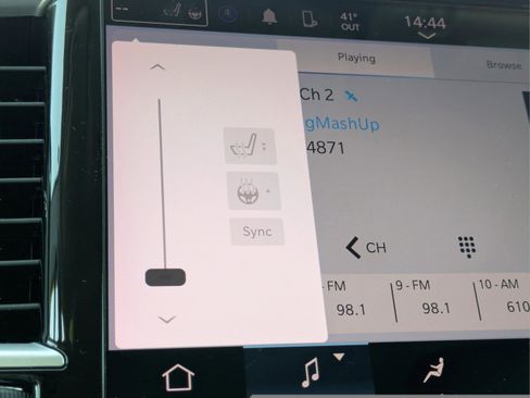 Used 2024 Chrysler Pacifica Touring-L image 19