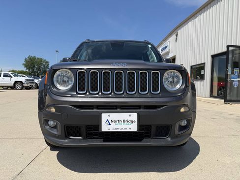 Used 2018 Jeep Renegade Latitude AWD/4WD image 23