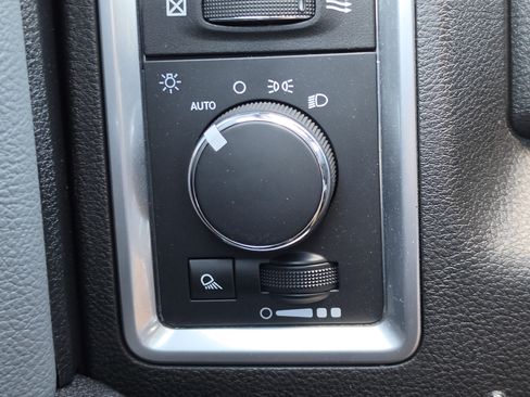 Used 2022 RAM 1500 Classic SLT w/ Electronics Group AWD/4WD image 14