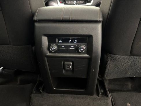 Used 2019 Chevrolet Traverse LT image 12
