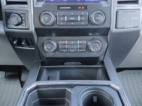 Used 2020 Ford F250 XLT w/ XLT Premium Package image 24