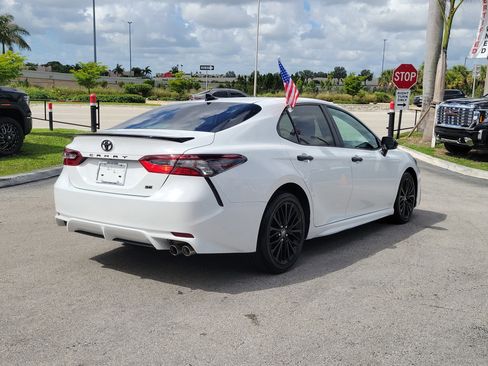 Used 2022 Toyota Camry SE w/ Convenience Package FWD image 5
