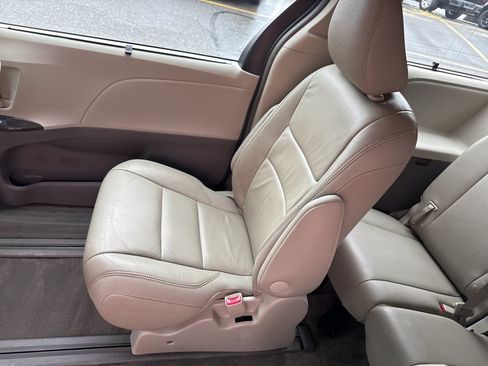Used 2015 Toyota Sienna XLE AWD/4WD image 20