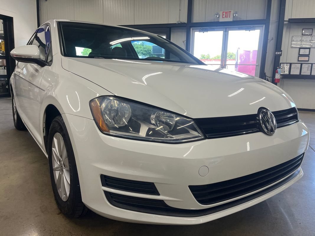 Used 2015 Volkswagen Golf S FWD image 24