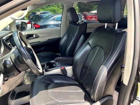 Used 2018 Chrysler Pacifica Limited w/ Advanced Safetytec Group image 17