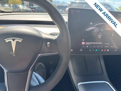Used 2024 Tesla Model Y Long Range AWD/4WD image 21