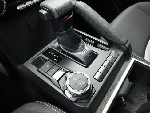 Used 2024 Toyota Tacoma TRD Sport image 31