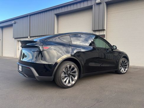 Used 2026 Tesla Model Y 2WD image 8