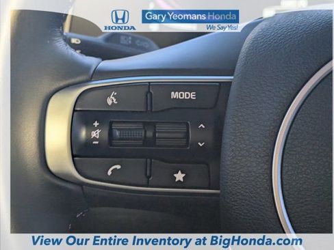 Used 2025 Kia Sportage EX w/ Premium Package image 30