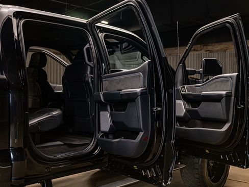 Used 2025 Ford F250 Platinum w/ FX4 Off-Road Package image 31