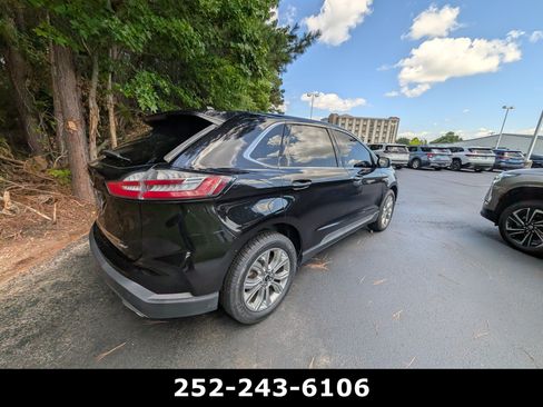 Used 2024 Ford Edge Titanium AWD/4WD image 3