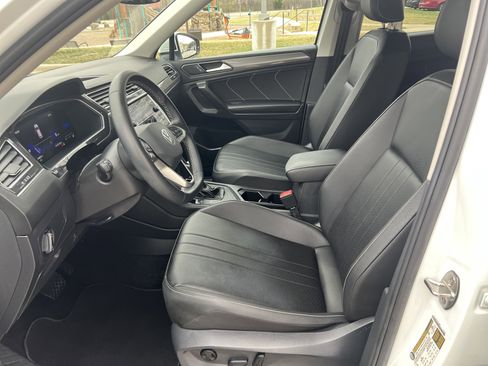 Certified 2023 Volkswagen Tiguan SE image 16