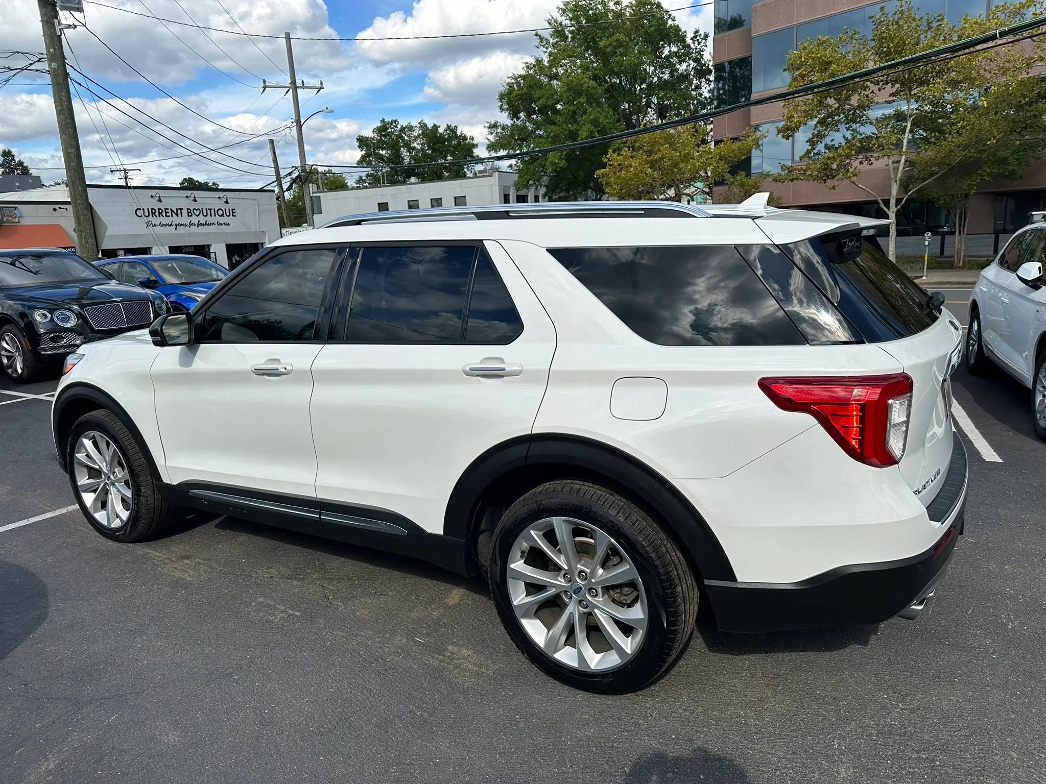 Used 2023 Ford Explorer Platinum w/ Technology Package AWD/4WD image 8