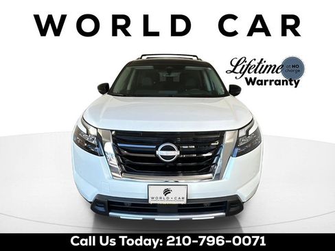 Used 2025 Nissan Pathfinder Platinum image 9