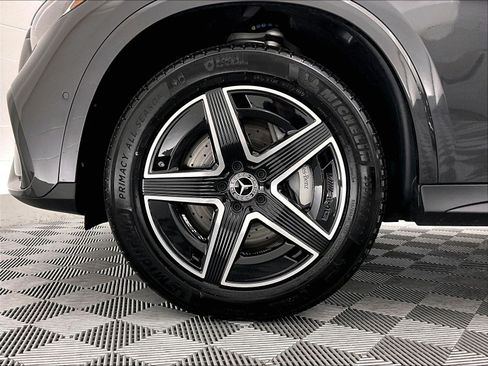 Used 2025 Mercedes-Benz GLC 300 4MATIC w/ AMG Line image 8