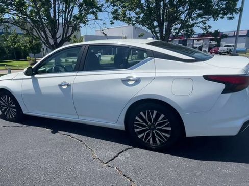 Used 2023 Nissan Altima 2.5 SV FWD image 6