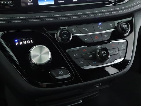 New 2026 Chrysler Pacifica Select image 15