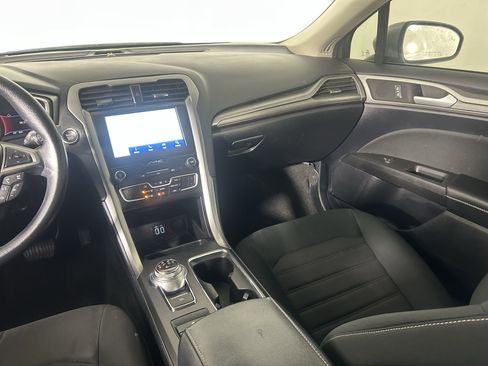 Used 2020 Ford Fusion SE image 39