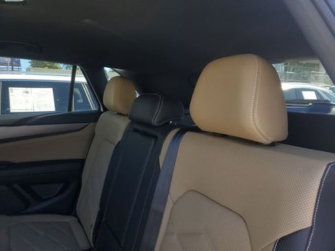 New 2026 Volkswagen Atlas Cross Sport SE FWD image 12