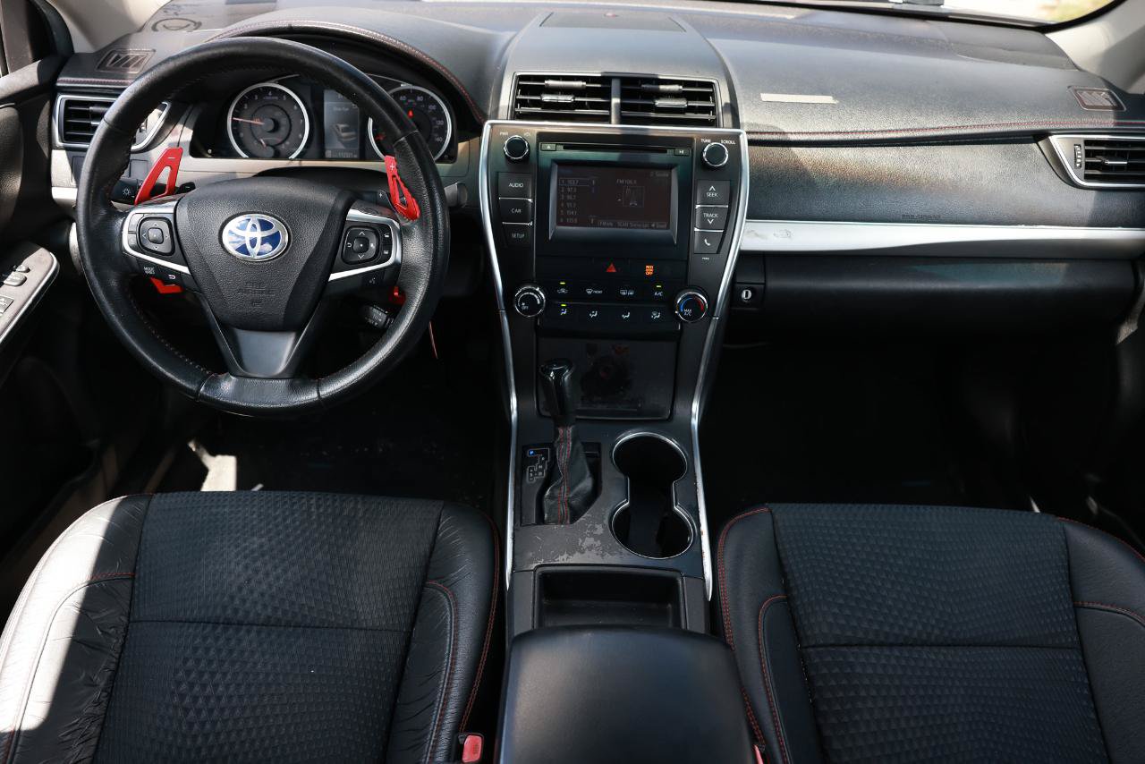 Used 2015 Toyota Camry SE FWD image 2
