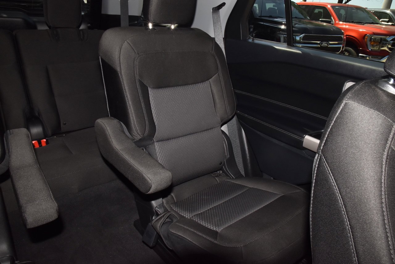 Used 2023 Ford Explorer XLT AWD/4WD image 22
