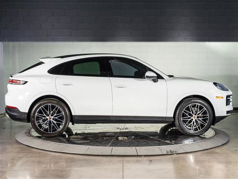 Certified 2025 Porsche Cayenne Coupe AWD/4WD image 8