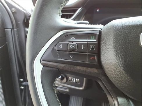 Used 2023 Jeep Grand Cherokee Limited image 17