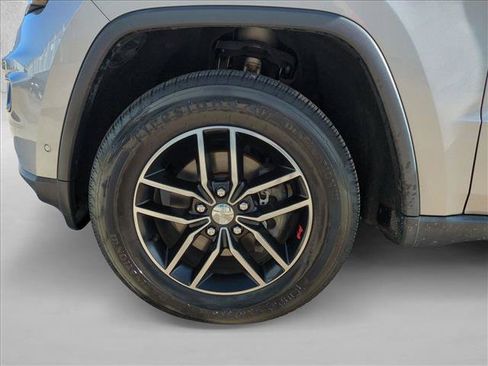Used 2018 Jeep Grand Cherokee Trailhawk w/ Trailhawk Luxury Group AWD/4WD image 25