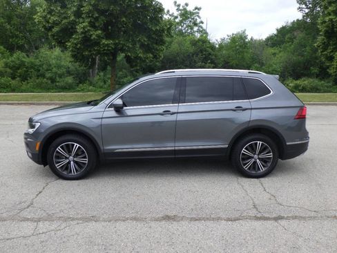 Used 2018 Volkswagen Tiguan SEL AWD/4WD image 2