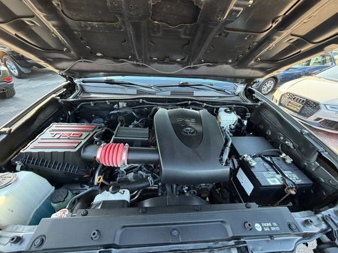 Used 2019 Toyota Tacoma TRD Off-Road AWD/4WD image 44