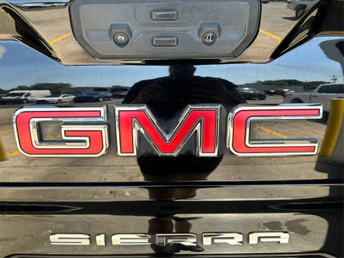 Used 2025 GMC Sierra 1500 SLT AWD/4WD image 23