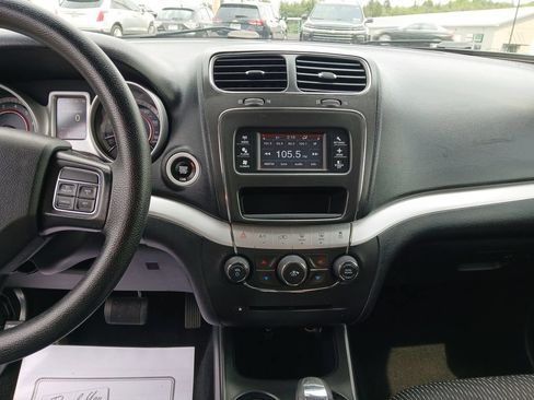 Used 2019 Dodge Journey SE FWD image 18
