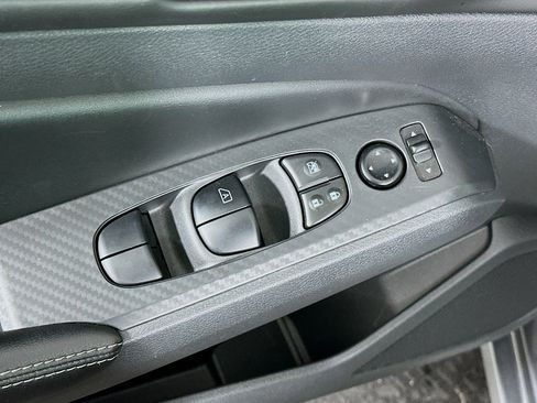 Used 2025 Nissan Altima 2.5 SV image 15