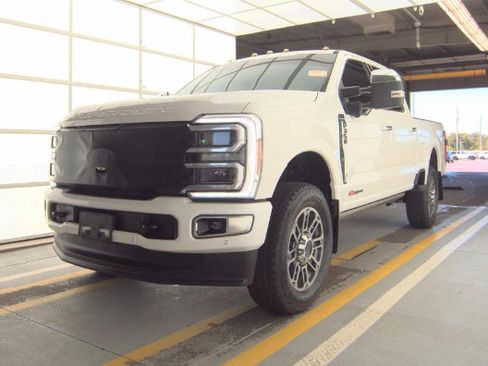 Used 2025 Ford F350 Platinum w/ Platinum Plus Package AWD/4WD image 2