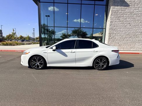 Used 2020 Toyota Camry SE w/ Carpet Mat Package FWD image 14