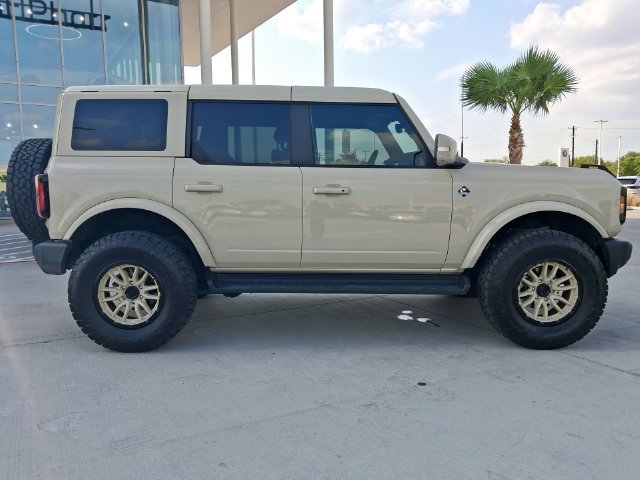 Used 2025 Ford Bronco Outer Banks AWD/4WD image 8