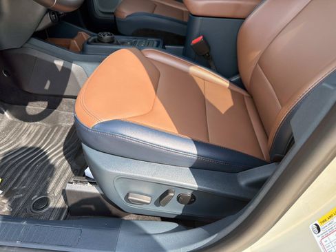 Used 2024 Ford Maverick Lariat FWD image 17