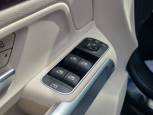 Used 2023 Mercedes-Benz GLB 250 image 11