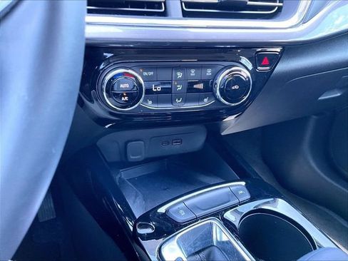 Used 2025 Chevrolet Trax ACTIV w/ Sunroof Package FWD image 27